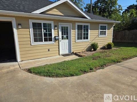 811 Young Street 3 Beds Apartment for Rent