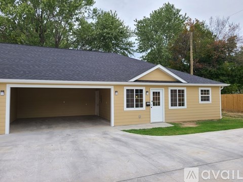 811 Young Street 3 Beds Apartment for Rent