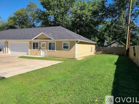 811 Young Street 3 Beds Apartment for Rent