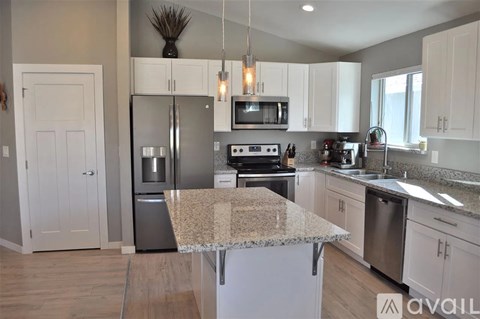 709 East Barker Street 3 Beds Apartment for Rent
