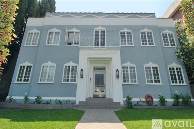 455 North Doheny Drive Studio Apartment for Rent - Photo gallery 1