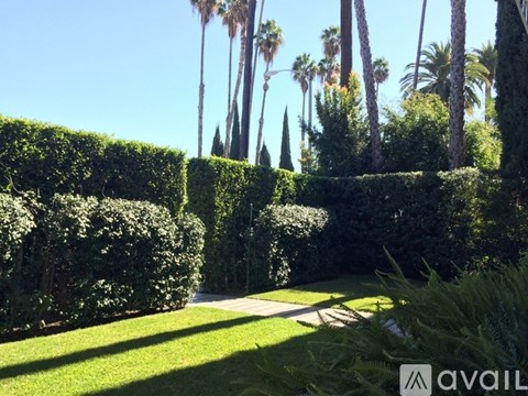 455 North Doheny Drive Studio Apartment for Rent