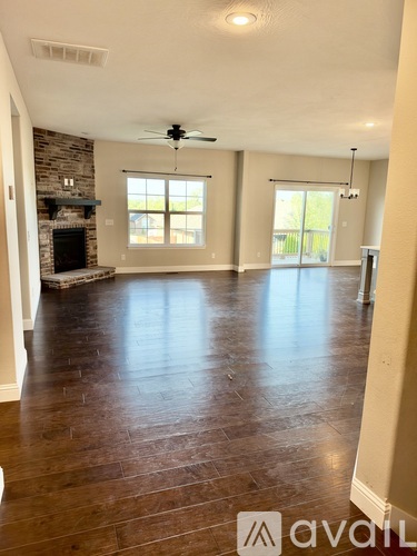 852 E Acacia Ln 4 Beds Single Family Home for Rent - Photo gallery 3