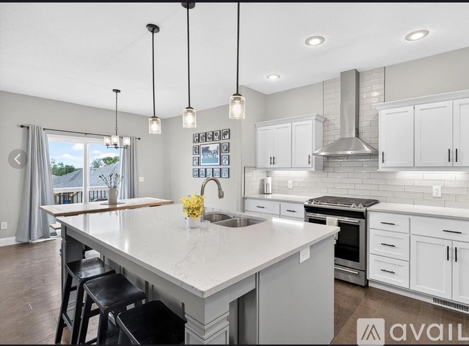 852 E Acacia Ln 4 Beds Single Family Home for Rent - Photo gallery 5