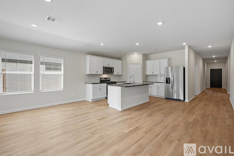 6605 Creek Edge Cir 4 Beds Single Family Home for Rent - Photo gallery 2