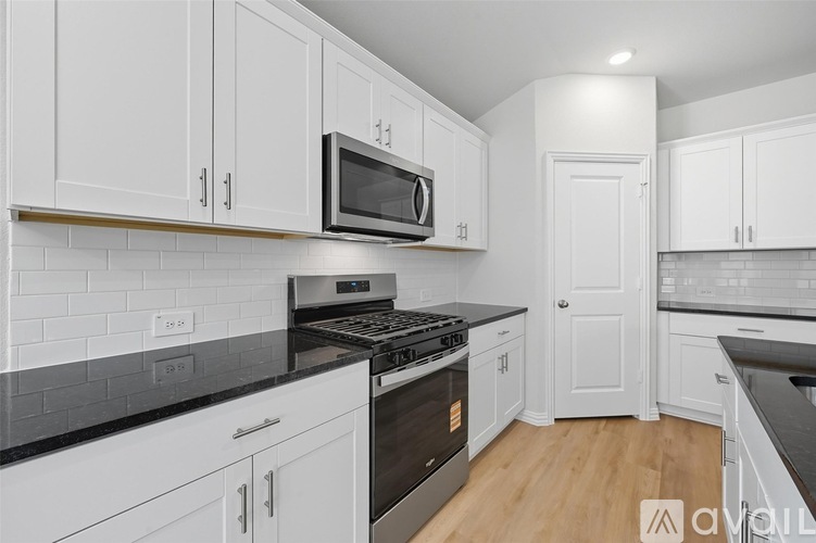 6605 Creek Edge Cir 4 Beds Single Family Home for Rent - Photo gallery 4