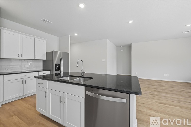 6605 Creek Edge Cir 4 Beds Single Family Home for Rent - Photo gallery 5