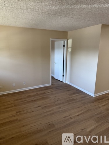 353 South Whispering Hills Drive 2 Beds Condo for Rent - Photo gallery 3