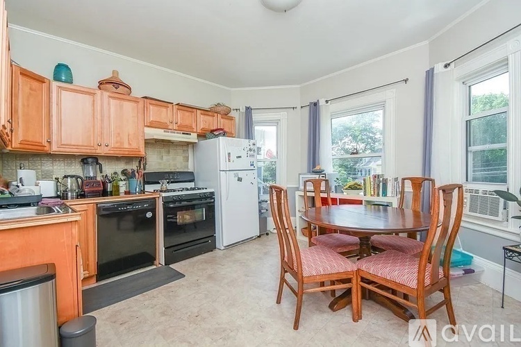 192 Auburndale Avenue 3 Beds Apartment for Rent - Photo gallery 2