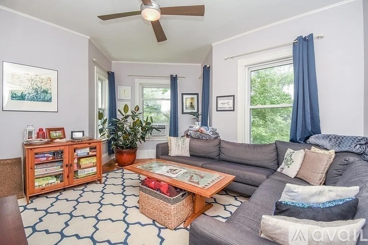 192 Auburndale Avenue 3 Beds Apartment for Rent - Photo gallery 3
