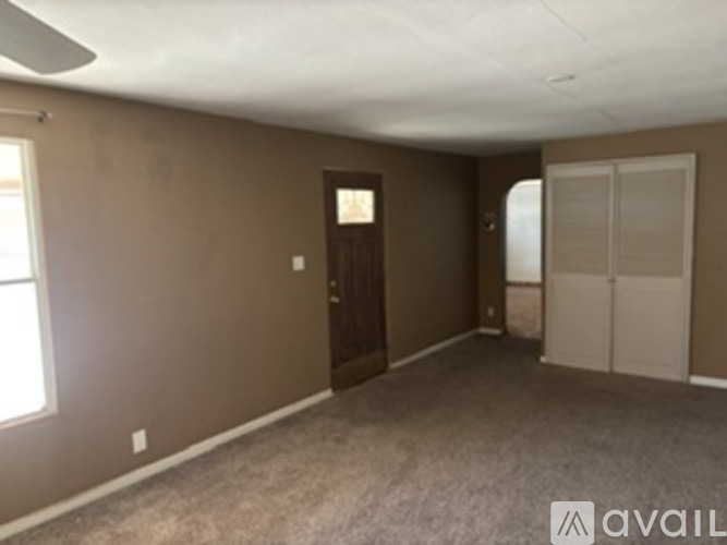 1411 North Overfield Road 4 Beds Single Family Home for Rent - Photo gallery 2