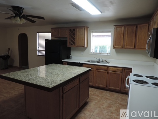 1411 North Overfield Road 4 Beds Single Family Home for Rent - Photo gallery 4
