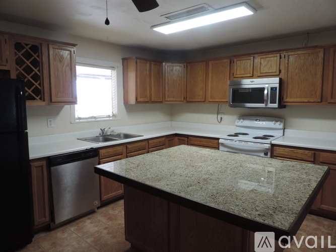 1411 North Overfield Road 4 Beds Single Family Home for Rent - Photo gallery 5