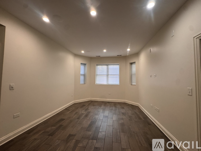 6508 N Claremont Ave 2 Beds Apartment for Rent - Photo gallery 2