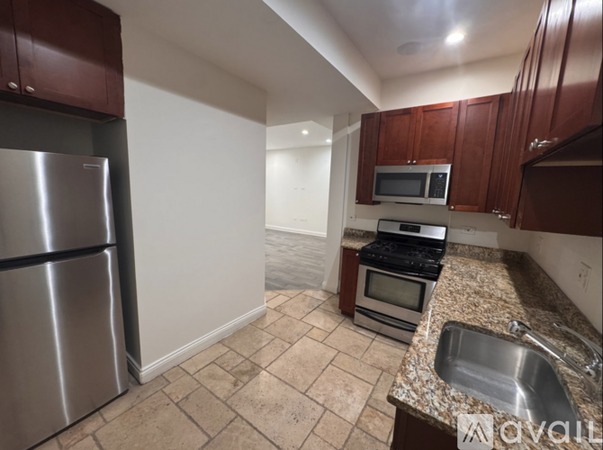 6508 N Claremont Ave 2 Beds Apartment for Rent - Photo gallery 3