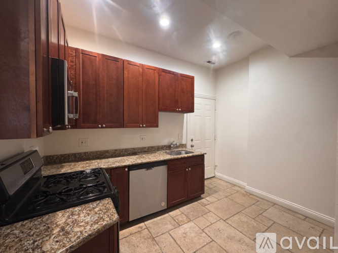 6508 N Claremont Ave 2 Beds Apartment for Rent - Photo gallery 4