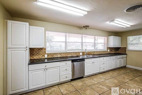 4709 Lone Oak Drive 3 Beds Apartment for Rent