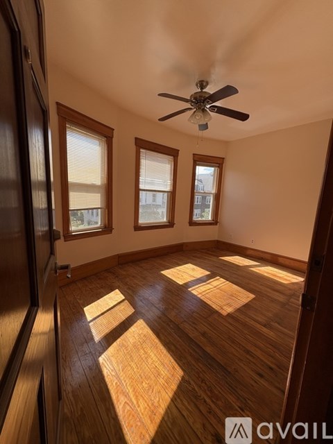 39 Farquhar St 2 Beds Apartment for Rent
