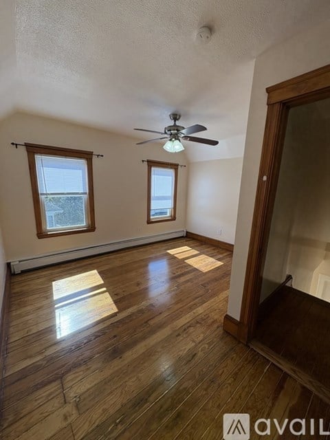 39 Farquhar St 2 Beds Apartment for Rent