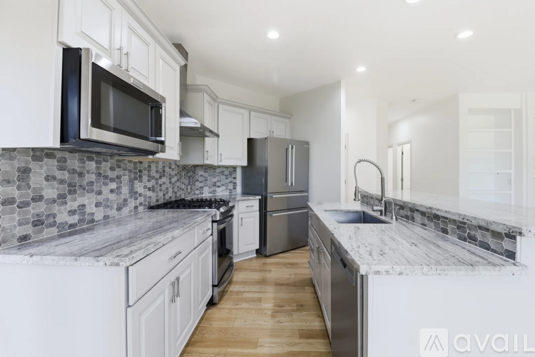 24313 E Main Dr 4 Beds Single Family Home for Rent - Photo gallery 4