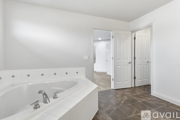 24313 E Main Dr 4 Beds Single Family Home for Rent - Photo gallery 5