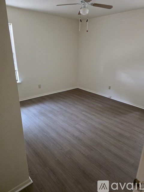 605 West Oak Street 2 Beds Apartment for Rent