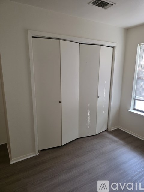 605 West Oak Street 2 Beds Apartment for Rent