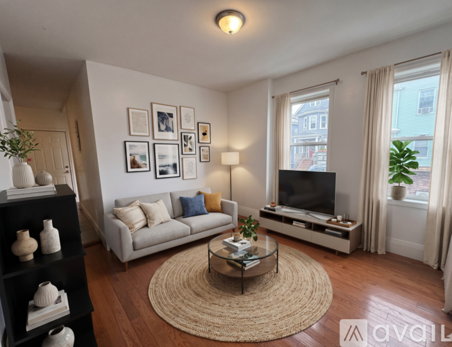 241 Maverick St 3 Beds Apartment for Rent - Photo gallery 2