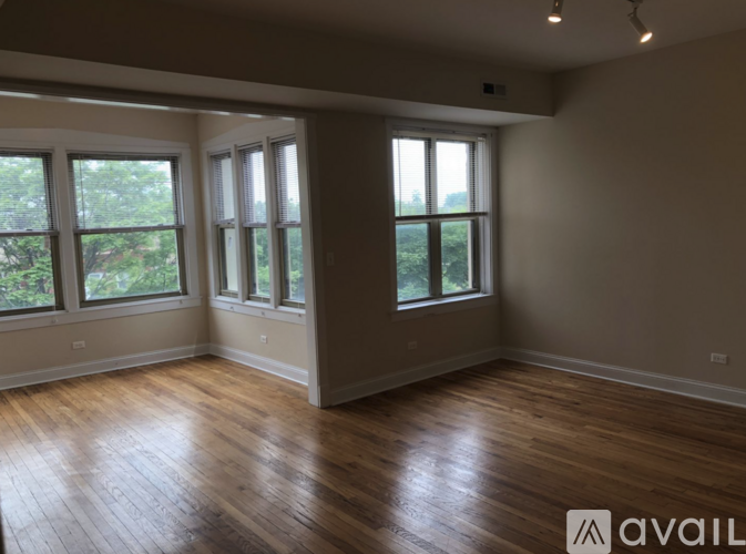 3539 W Ainslie St 2 Beds Apartment for Rent - Photo gallery 1
