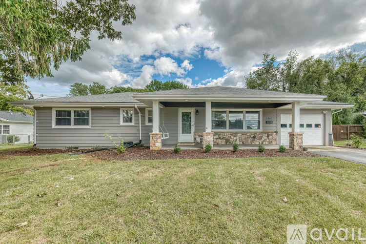 1307 Lynnwood Drive 4 Beds Single Family Home for Rent - Photo gallery 1