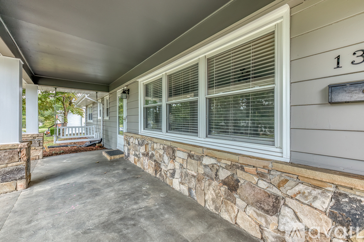 1307 Lynnwood Drive 4 Beds Single Family Home for Rent - Photo gallery 2