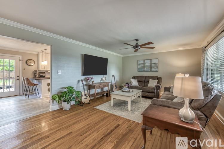 1307 Lynnwood Drive 4 Beds Single Family Home for Rent - Photo gallery 3