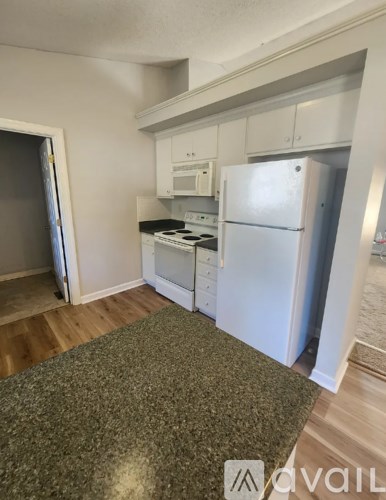 1402 Corbett Avenue Northeast 3 Beds Apartment for Rent