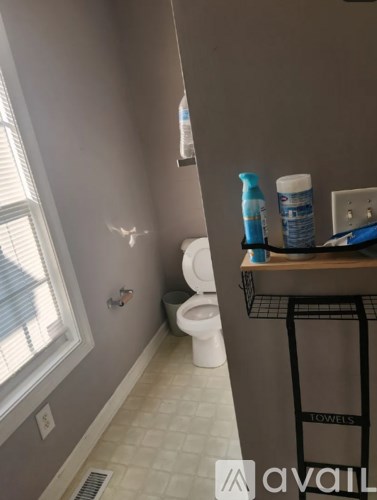 1402 Corbett Avenue Northeast 3 Beds Apartment for Rent