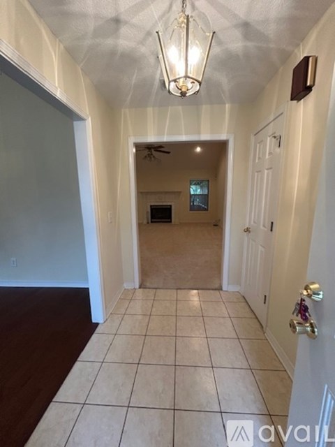 60 1St Colony Dr 3 Beds Apartment for Rent