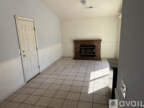 635 Overland Ave 3 Beds Apartment for Rent