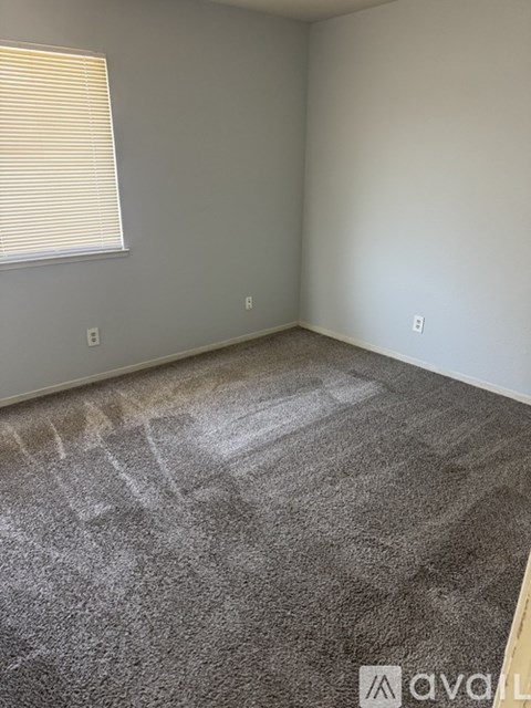 635 Overland Ave 3 Beds Apartment for Rent