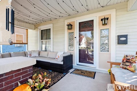 1124 Elm Street 3 Beds Apartment for Rent