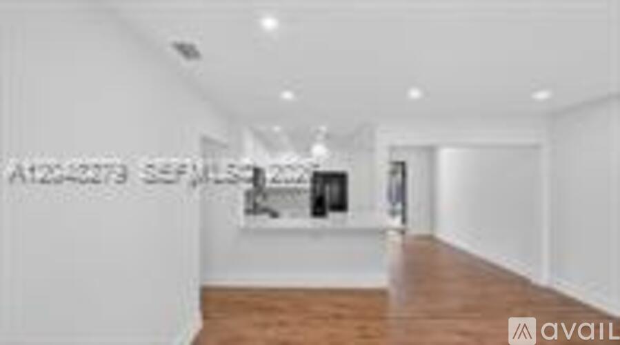 1010 Northeast 138th Street 2 Beds Single Family Home for Rent - Photo gallery 4