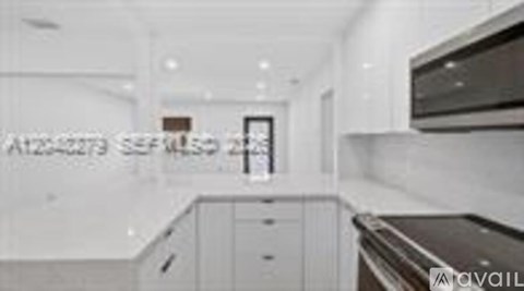 1010 Northeast 138Th Street 2 Beds Apartment for Rent