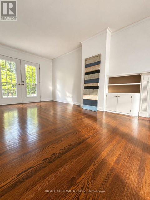 (MAIN FLOOR) - 1489 APPLEWOOD ROAD 3 Beds Apartment for Rent