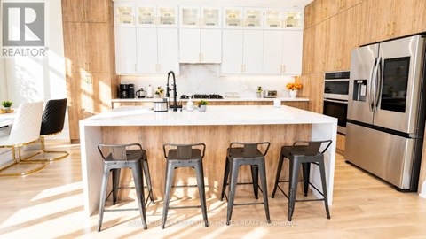 25A PINE AVENUE N 5 Beds Apartment for Rent