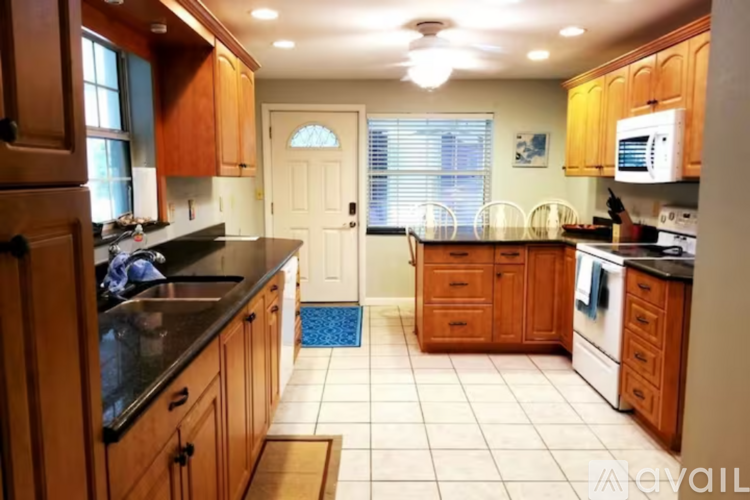 823 8th Avenue 3 Beds Single Family Home for Rent - Photo gallery 4