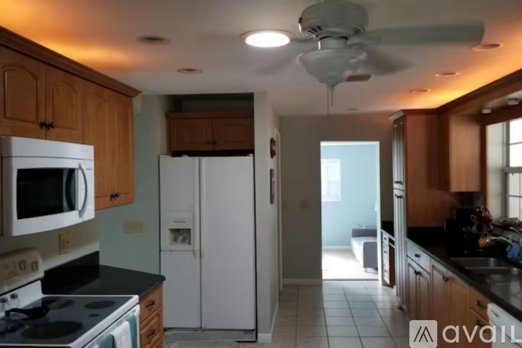 823 8th Avenue 3 Beds Single Family Home for Rent - Photo gallery 5