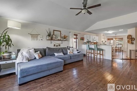 227 Hilltop Dr 3 Beds Apartment for Rent