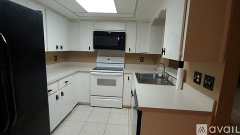 700 Starkey Rd 3 Beds Apartment for Rent