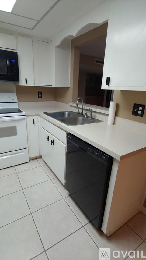 700 Starkey Rd 3 Beds Apartment for Rent