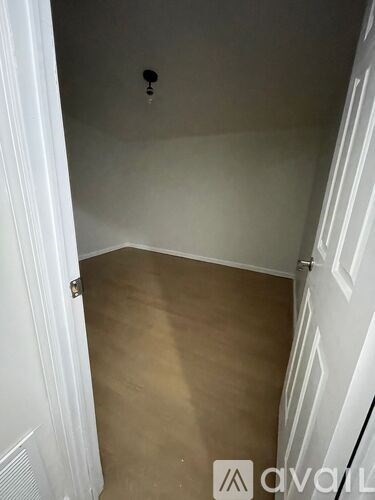 649 School House Ln 4 Beds Apartment for Rent