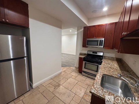 6508 N Claremont Ave 2 Beds Apartment for Rent