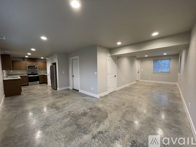 410 W 1st St 3 Beds Townhouse for Rent - Photo gallery 4